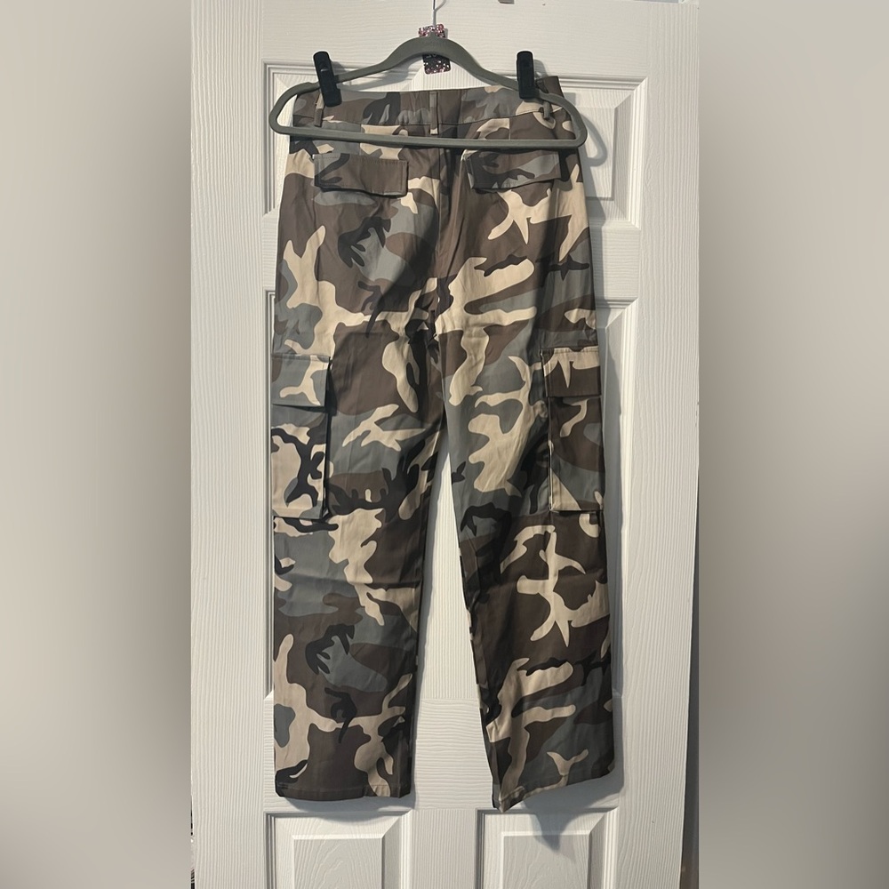New! Camouflage Pants - Picture 2 of 4